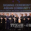 越南政府总理阮晋勇出席《2015年建成东盟共同体吉隆坡宣言》签字仪式（图片来源：越通社）