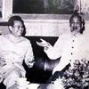 胡志明主席于1966年在河内会见凯山.丰威汉主席（资料图）