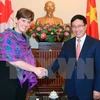 越南政府副总理兼外交部部长范平明会见加拿大国际发展及法语部部长比博