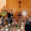 ​越南祖国阵线中央委员会主席阮山仁走访慰问得乐省基督教神职人员和信教群众