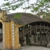 越南南城美丽的瓦顶木桥（图片来源：越南人民报）