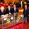 越共中央领导人投票选出新一届中央委员会