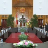 政府副总理阮春福会见了前来拜年的越南佛教教会中央理事会和越南天主教主教团代表团。 