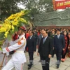 越南政府副总理阮春福出席2016年栋多丘庙会​迎侨仪式（图片来源：越通社）