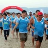 “岘港海滩赤足奔跑”比赛活动（图片来源：越通社）