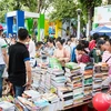胡志明市图书节吸引大量读者参加（图片来源：因特网）