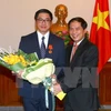越南授予新加坡驻越南大使伍德贤友谊勋章