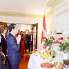 旅居加拿大越南人举行敬香活动 纪念雄王忌日 （图片来源：越通社）