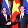 越南政府总理阮春福与俄罗斯总理梅德韦杰夫举行会谈（图片来源：越通社） 