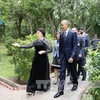越南国会主席阮氏金银同美国总统奥巴马走访参观胡志明主席纪念区（越通社—VNA）