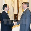 越南国家主席陈大光在主席府会见了即将卸任前来辞行拜会的澳大利亚驻越南大使休•伯罗曼