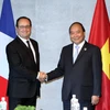 越南政府总理阮春福会见法国总统弗朗索瓦·奥朗德（图片来源：越通社）