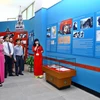 胡志明市市民积极参加展览。