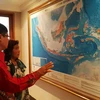 越南驻印尼大使黄英俊同印尼海洋事务与渔业部部长苏西·普吉亚斯图蒂共商拓展海事和渔业合作空间。