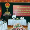 越南政府总理阮春福与南定省主要领导举行会谈（图片来源：越通社）