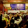 与会代表表决选出由52人组成的越柬友好协会胡志明市分会第二届委员会（图片来源：越通社）