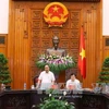 越南政府总理阮春福同槟枷省领导举行工作会议（图片来源：越通社）