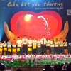 王廷惠副总理向贫困儿童授予助学金（图片来源：越通社）