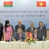 附图：越南工商会与白俄罗斯工商会间合作协议签署仪式（图片来源：越通社）