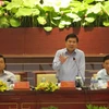 胡志明市人民委员会主席阮成锋在会上致辞。