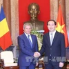 陈大光主席（右）与罗马尼亚总理达契安•乔洛什（左）（图片来源：越通社）
