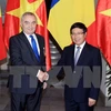 越南政府副总理兼外交部长范平明会见罗马尼亚外交部长科莫内斯库