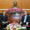越南祖国阵线中央委员会主席阮善仁会见了正在访越的老挝建国阵线中央副主席占塔翁。
