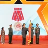 陈大光主席向越南橙剂受害者协会授予一级劳动勋章（图片来源：越通社）