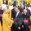 越南国家主席陈大光会见由代表越南17个宗教团体29名神职人员组成的代表团（图片来源：越通社）