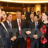 国会主席阮氏金银会见越南驻外大使和首席代表（图片来源：越通社）