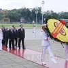 越南党和国家领导人拜谒胡志明主席陵墓（图片来源：越通社）