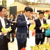 各位代表参观越南香蕉展位。