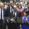 法国总统弗朗索瓦·奥朗德参观越南古街。