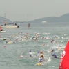 参赛选手需完成共计1.9公里海上游泳、90公里自行车、21公里跑步的超强度挑战。