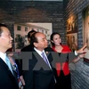 阮春福总理走访慰问越南中央学舍区。