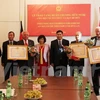 越南向部分德国友人和组织授予友好勋章（图片来源：越通社）