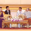 越南国会主席阮氏金银会见缅甸联邦议会议长曼温凯丹。