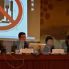 越南外交部长助理杨志勇（左二）出席会议 