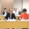 日本贸易振兴机构驻河内代表处首席代表川田为广宁省提供咨询。（图片来源于《人民报》）