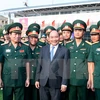 阮春福总理与政治学院代表合影