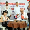 附图：越南企业出席2015年古巴哈瓦那国际贸易博览会期间签署了巨额合同。