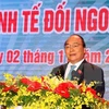​阮春福总理发表讲话（图片来源：越通社）