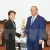 越南政府总理阮春福会见新加坡新任驻越南大使凯瑟琳