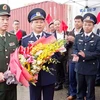 中国海警46305舰及101名军官和水手抵达画寺港，开始对海防市进行访问。