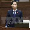 工商部长陈俊英就国会代表提出的若干热点问题予以解答