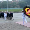 越南党和国家领导人拜谒胡志明主席陵墓(图片来源：越通社）