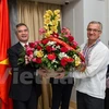 越南驻乌克兰大使阮明志与乌越友好协会主席Slapak（图片来源：vietnam+）