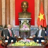 越南国家主席陈大光会见俄罗斯驻越南大使康斯坦丁·弗努科夫