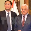 越南驻埃及大使兼驻巴勒斯坦大使杜黄龙与巴勒斯坦总统马哈茂德•阿巴斯