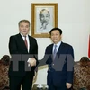越南政府副总理王廷惠与俄罗斯国家杜马国际事务委员会副主席卡拉什尼科夫